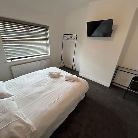 Modern & Spacious 4 Bedroom Home Crewe Buitenkant foto