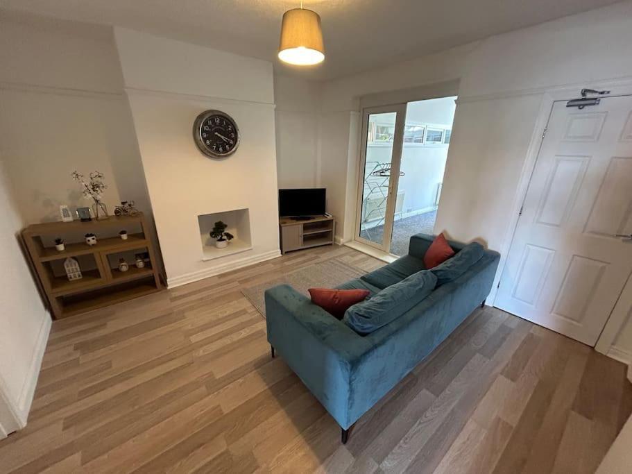 Modern & Spacious 4 Bedroom Home Crewe Buitenkant foto