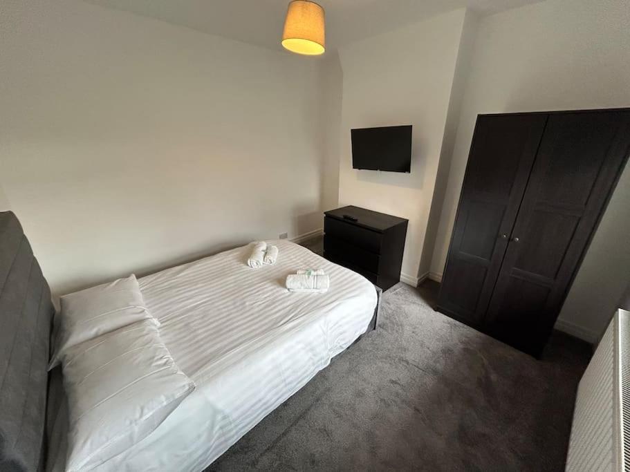 Modern & Spacious 4 Bedroom Home Crewe Buitenkant foto