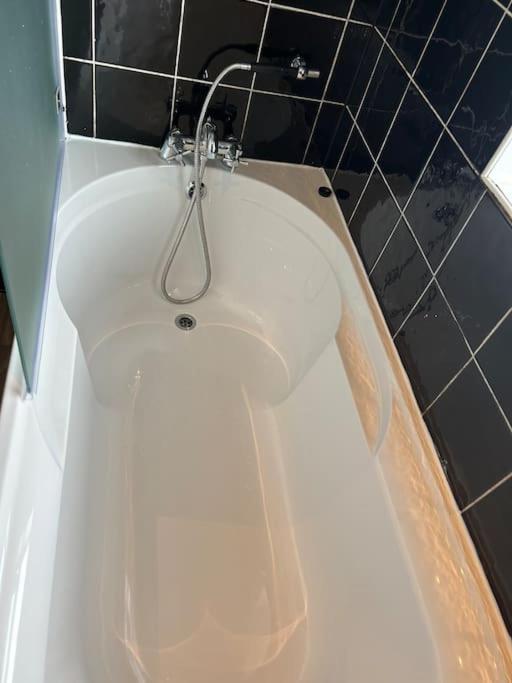 Modern & Spacious 4 Bedroom Home Crewe Buitenkant foto