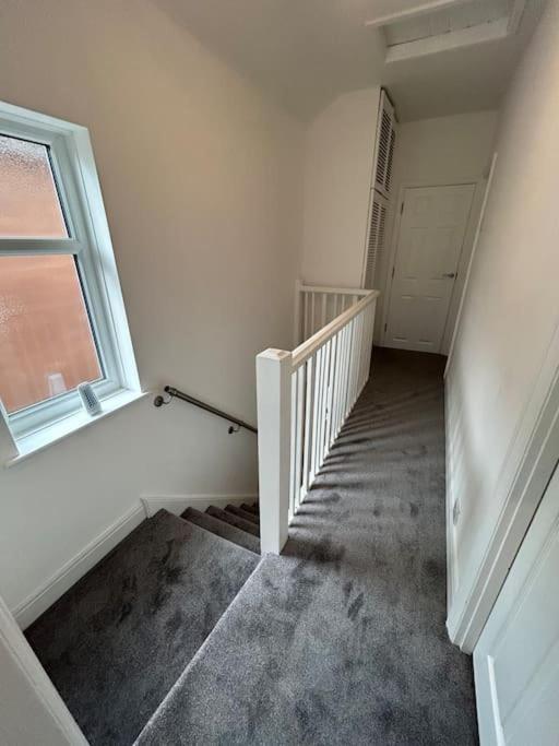 Modern & Spacious 4 Bedroom Home Crewe Buitenkant foto