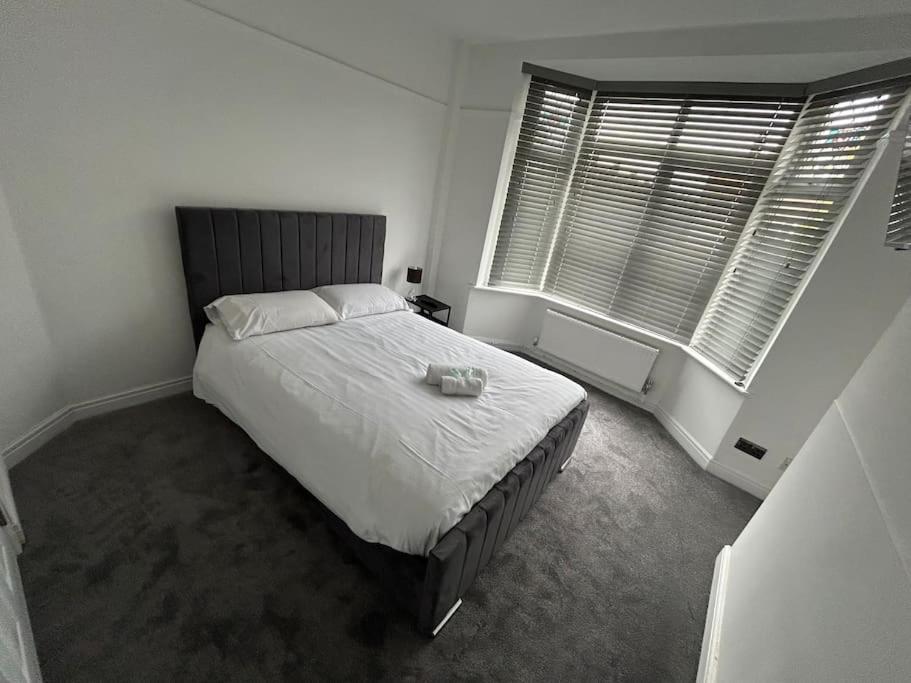 Modern & Spacious 4 Bedroom Home Crewe Buitenkant foto