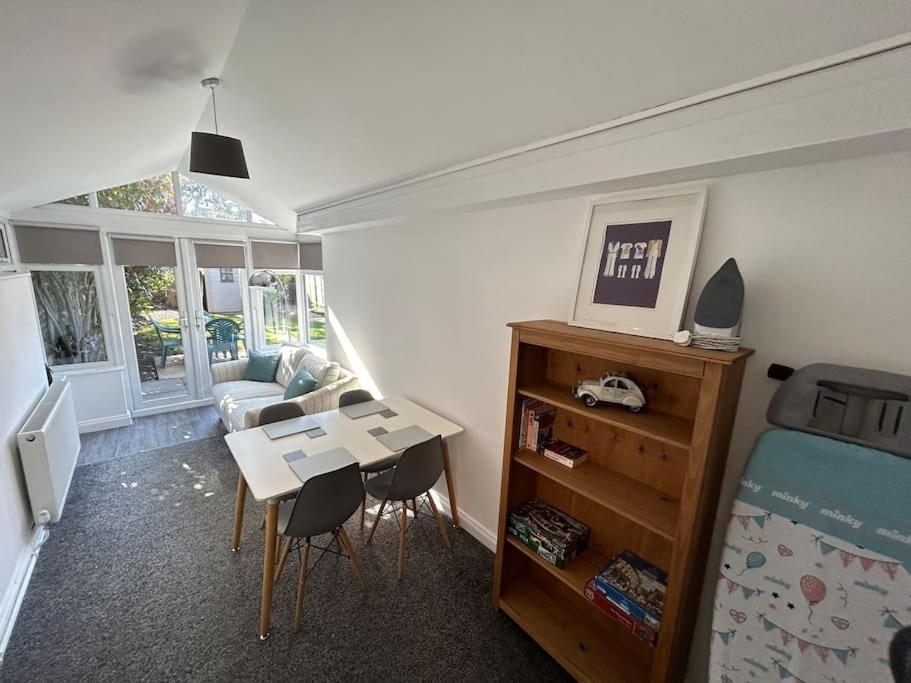 Modern & Spacious 4 Bedroom Home Crewe Buitenkant foto