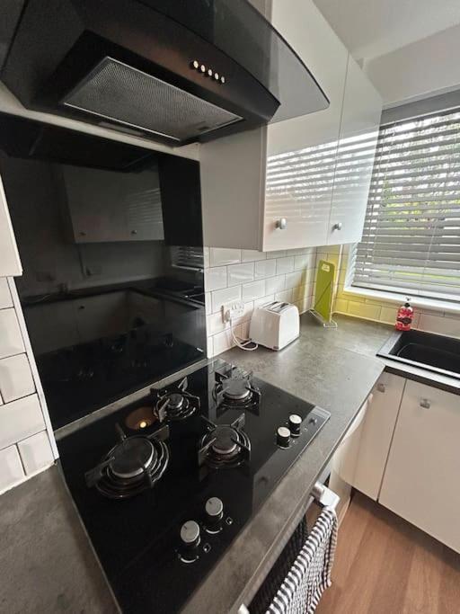 Modern & Spacious 4 Bedroom Home Crewe Buitenkant foto