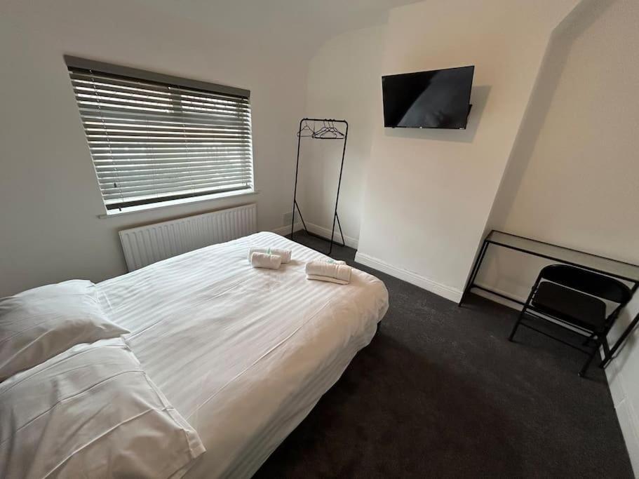 Modern & Spacious 4 Bedroom Home Crewe Buitenkant foto